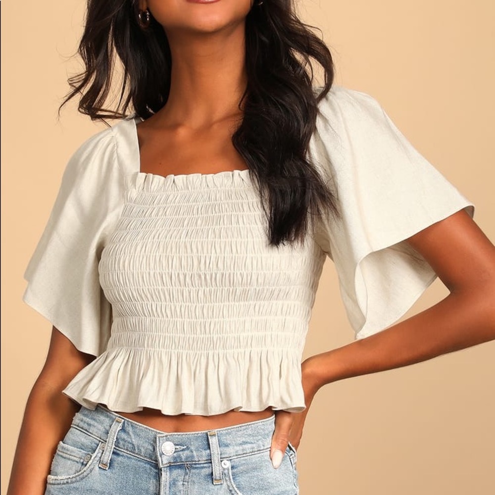 NWT Lulu’s Smocked Flutter Sleeve Crop Top Beige